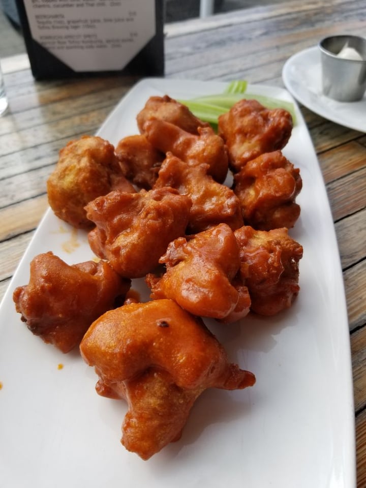 photo of Bravocados Cauliflower wings shared by @vegandyeries on  05 Apr 2019 - review