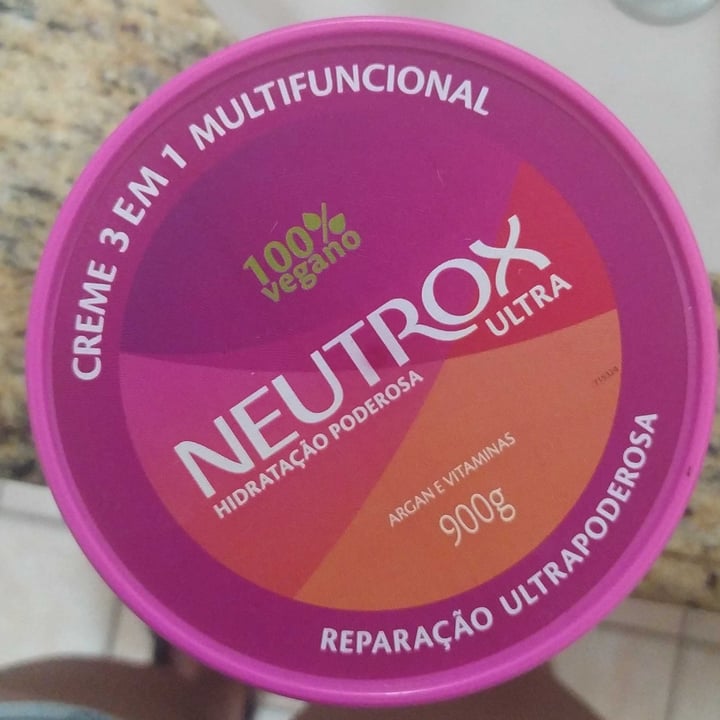 photo of Neutrox Super condicionador neutrox reparação ultrapoderosa shared by @liviafaria98 on  24 Apr 2022 - review