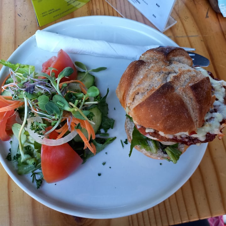 photo of Fresh Earth Food Store Falafel Burger shared by @jennyh1 on  13 Sep 2022 - review