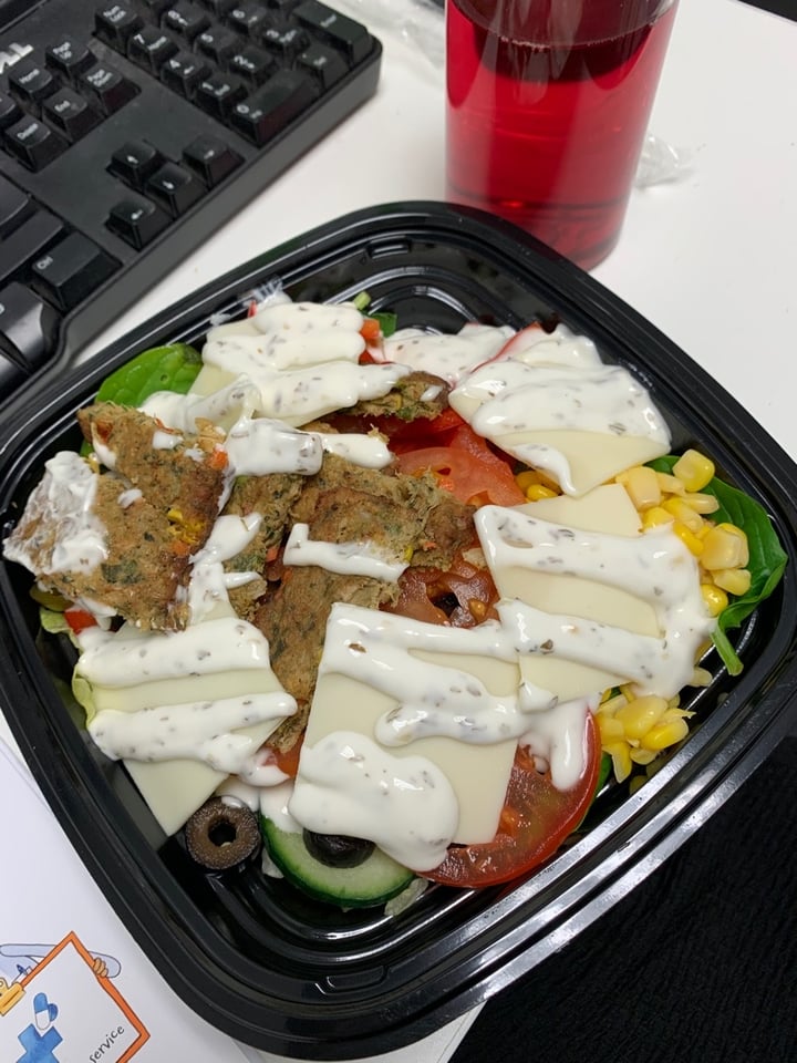 photo of SUBWAY Leicester Veggie Delight Salad Bowl With Vegan Cheese shared by @shotsbytofuu on  28 Mar 2020 - review