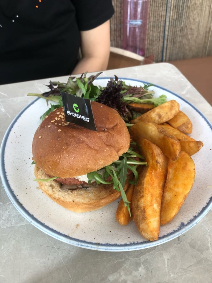 photo of Privé Wheelock Plant-Based Truffled Mushroom Swiss Burger shared by @alyrauff on  14 Aug 2019 - review