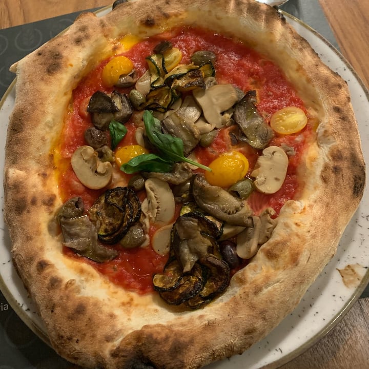 review photo of Montserrat Pizzeria pizza inventata shared by @veromenna on 30 Oct 2022 - review