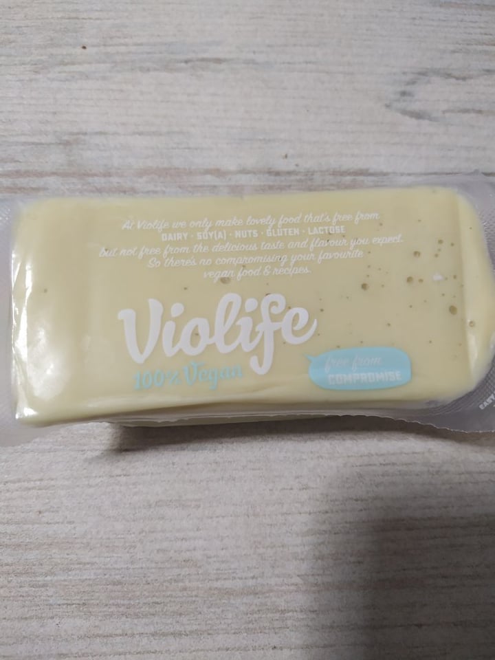 photo of Violife Bio sabor Cheddar Block shared by @vegancandyland on  28 Dec 2019 - review