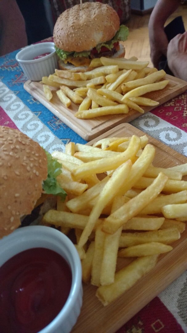 photo of Kiwi Vegan Cafe Tofu Burger shared by @yasminbee on  10 Sep 2019 - review