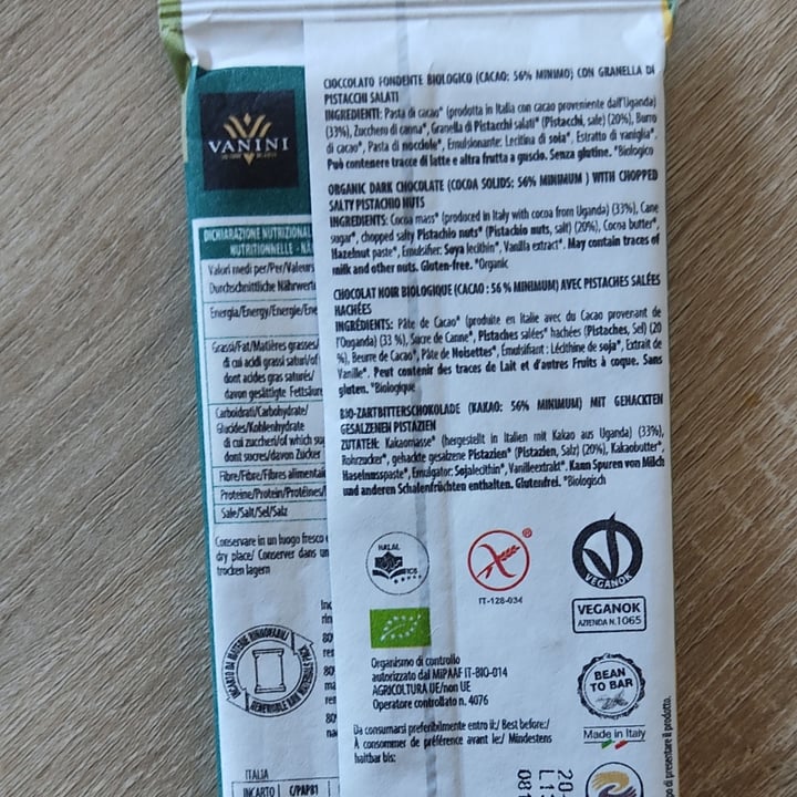 review photo of Vanini Cioccolato fondente bio con pistacchi salati shared by @maylapersonaltrainer on 24 Apr 2022 - review