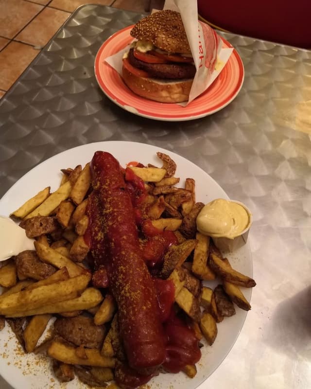 「Currywurst」の料理の写真
