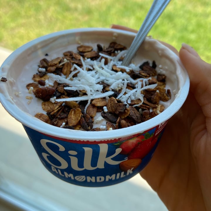 photo of Silk Strawberry Almondmilk Yogurt Alternative shared by @davisssm on  03 Aug 2021 - review