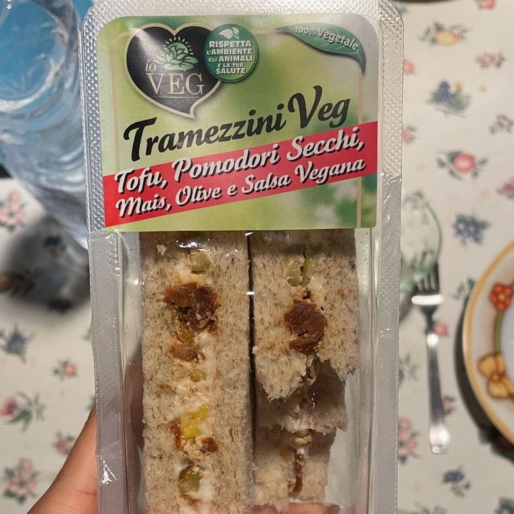 photo of ioVEG Tramezzini tofu, mais, pomodori secchi, olive e salsa vegana shared by @michelaamici on  05 Oct 2022 - review