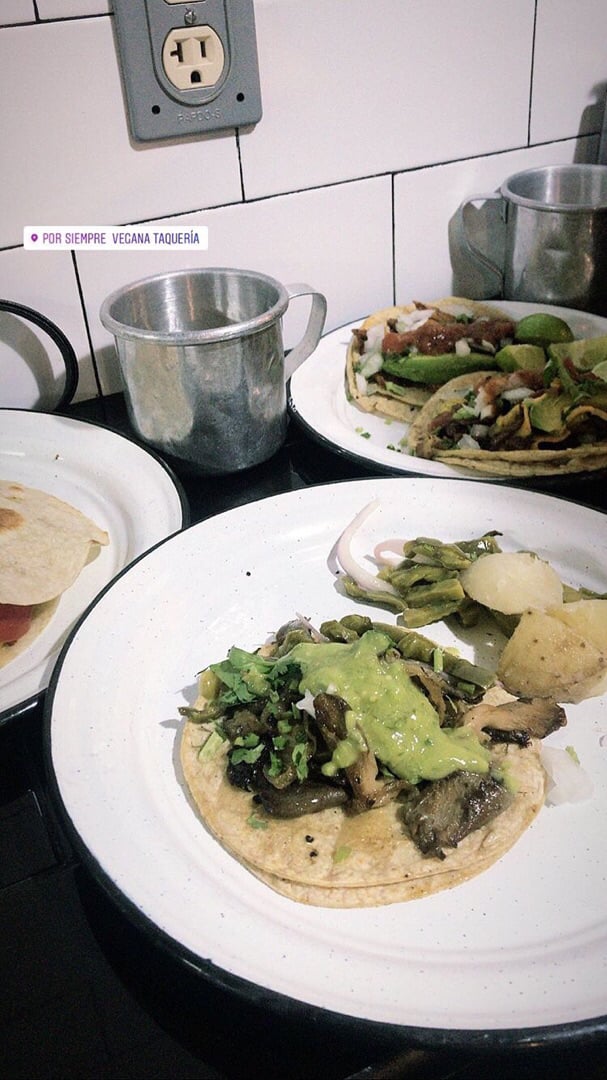 photo of Por Siempre Vegana Taquería Taco De Setas Encebolladas shared by @marianacfri on  22 Nov 2019 - review