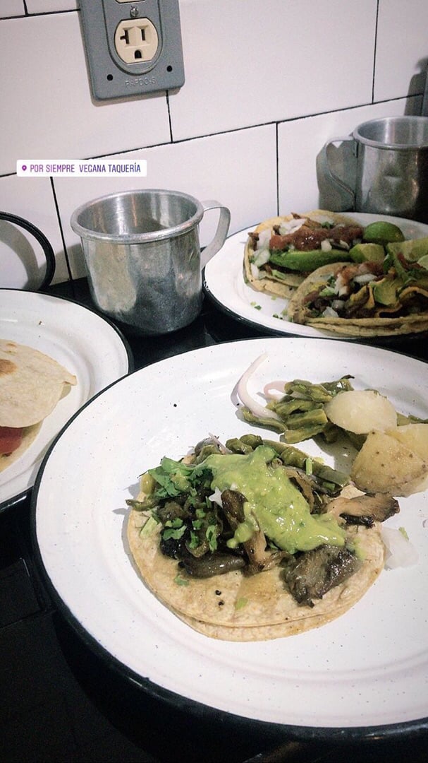 review photo of Por Siempre Vegana Taquería Taco De Setas Encebolladas shared by @marianacfri on 22 Nov 2019 - review