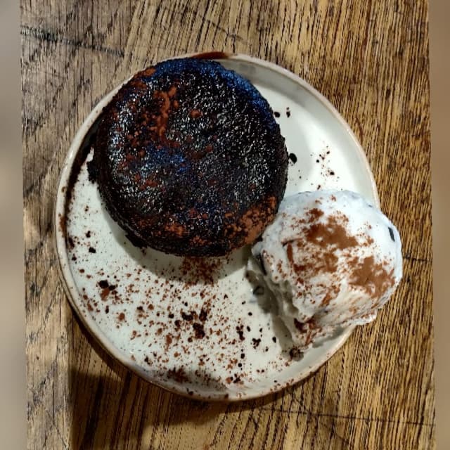 菜肴“Coulant con helado”的照片