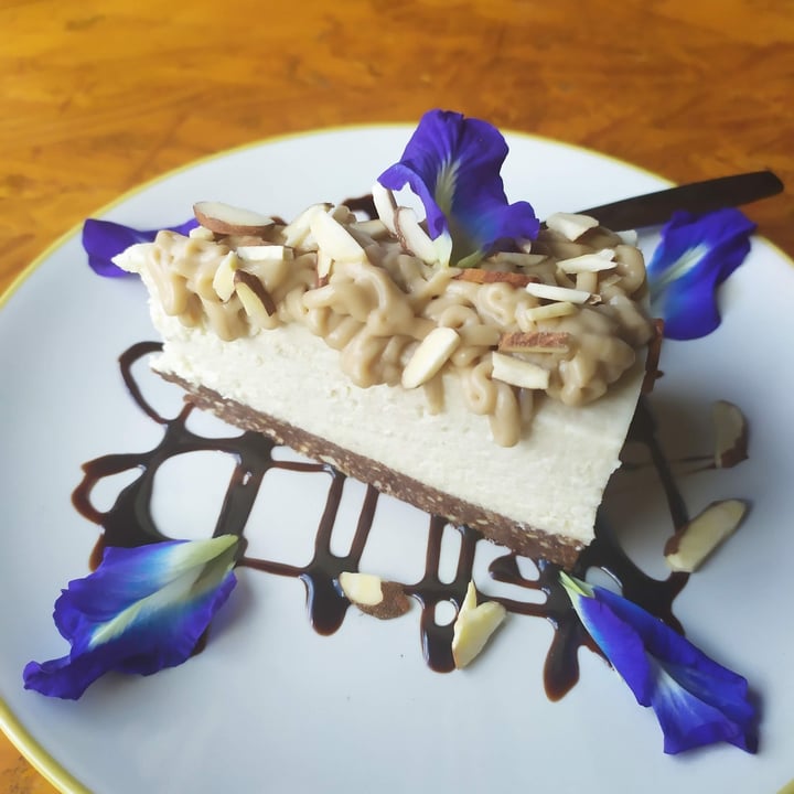 photo of Ganita Cafe Caramel Cashew Coconut Cheesecake shared by @peruseando on  03 Oct 2021 - review