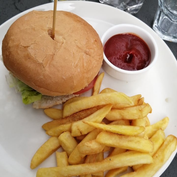 photo of Jonkershuis Restaurant South Africa Beyond Meat Burger shared by @beverley77 on  16 Sep 2022 - review