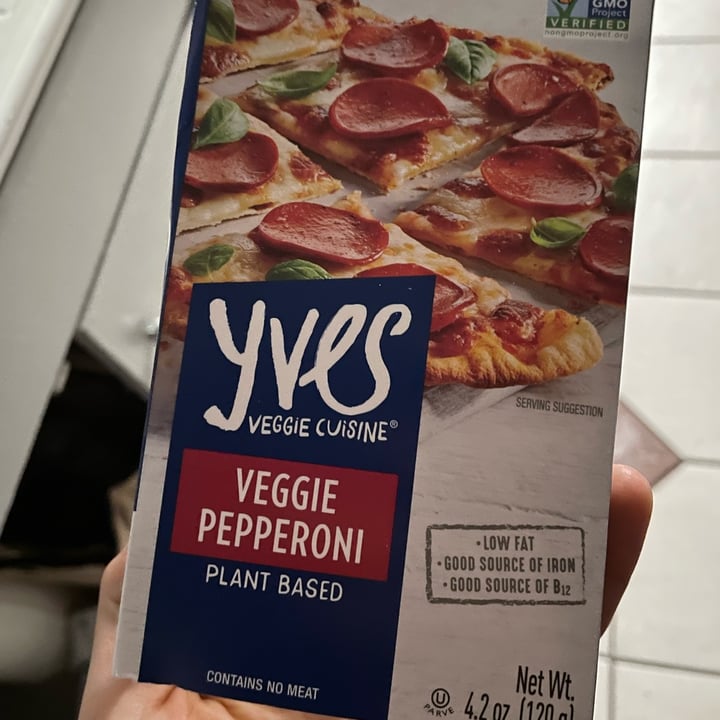 photo of Yves Veggie Cuisine Veggie Pepperoni shared by @ellesegarcia on  06 Jun 2022 - review