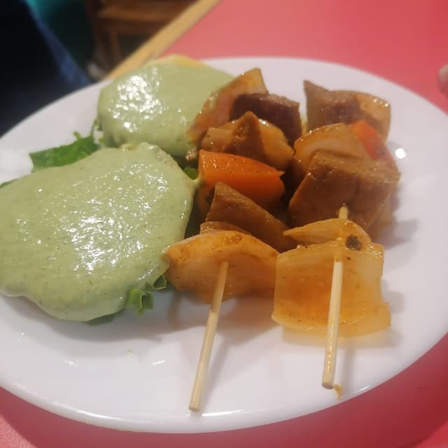 Photo of the dish “Brochetas En Salsa De Perejil”