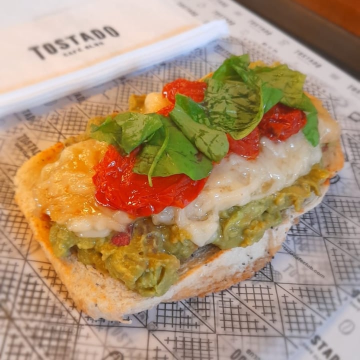 photo of Tostado cafe baxar Plant Avo Toast shared by @fedebrrascruz on  25 Aug 2022 - review