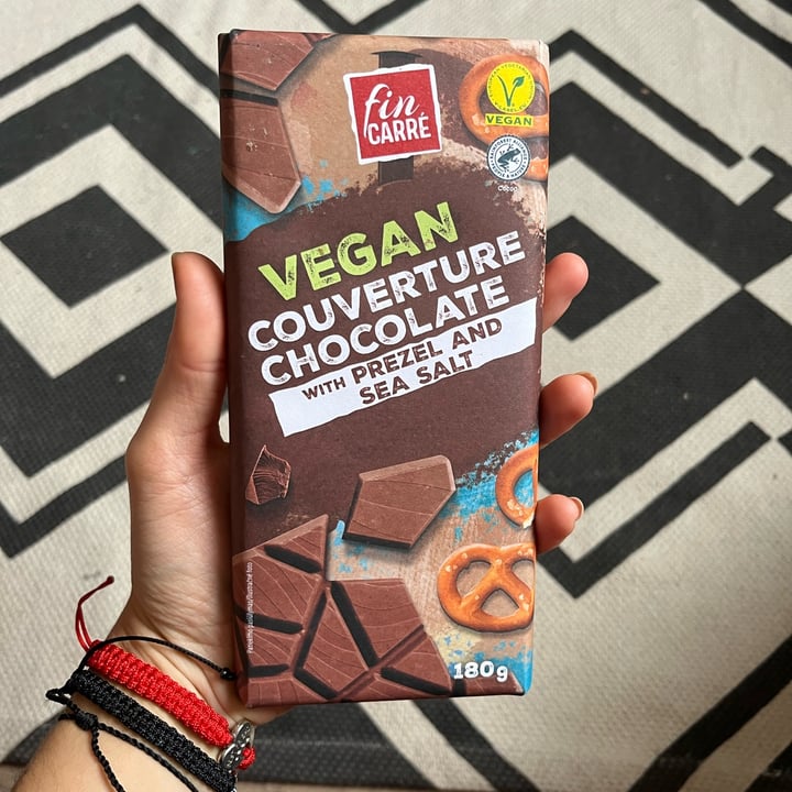 photo of Fin Carré Vegan Couverture Chocolate, with prezel and sea salt shared by @domcsiwill on  13 Nov 2022 - review