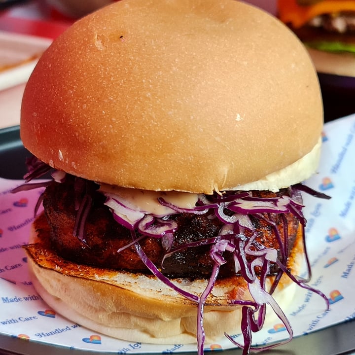 photo of Love Handle  Hot TiNDLE™ Chicken Burger shared by @shengasaurus on  19 May 2021 - review