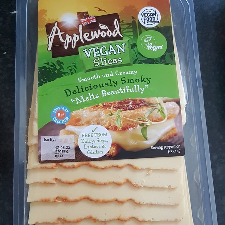 review photo of Applewood Applewood vegan slices shared by @marteena on 26 Mar 2022 - review