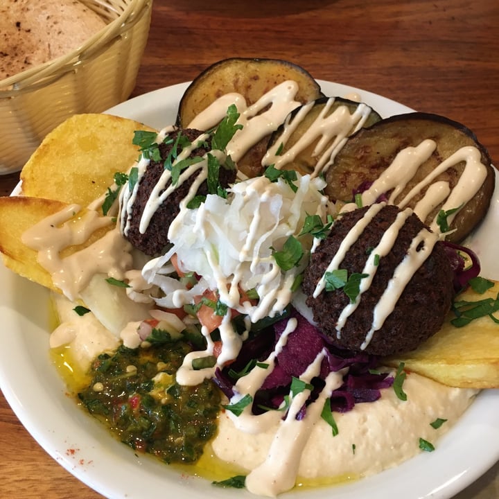review photo of Dominion Food Revolution Hummus Sabich shared by @waldfee on 10 Oct 2020 - review