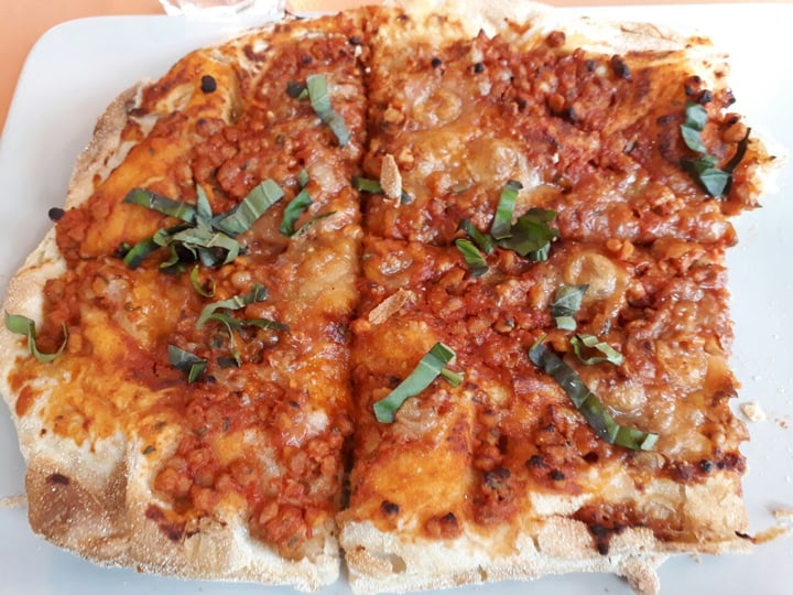 photo of Tolstoy - Plant-Based Eatery Meat lover pizza shared by @giovannieugenio on  07 Aug 2022 - review