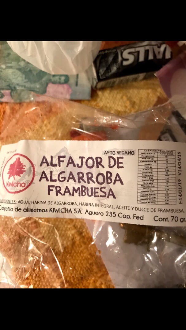 photo of Kiwicha Alfajor de algarroba frambuesa shared by @bbagunh on  22 Aug 2019 - review