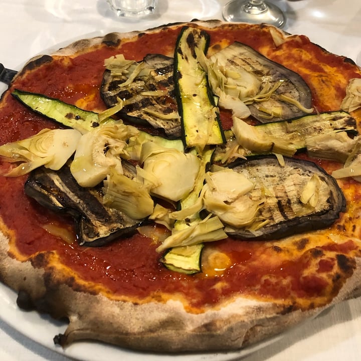 photo of La Taverna Pizza Con Verdure shared by @seitansistah on  06 Jun 2022 - review