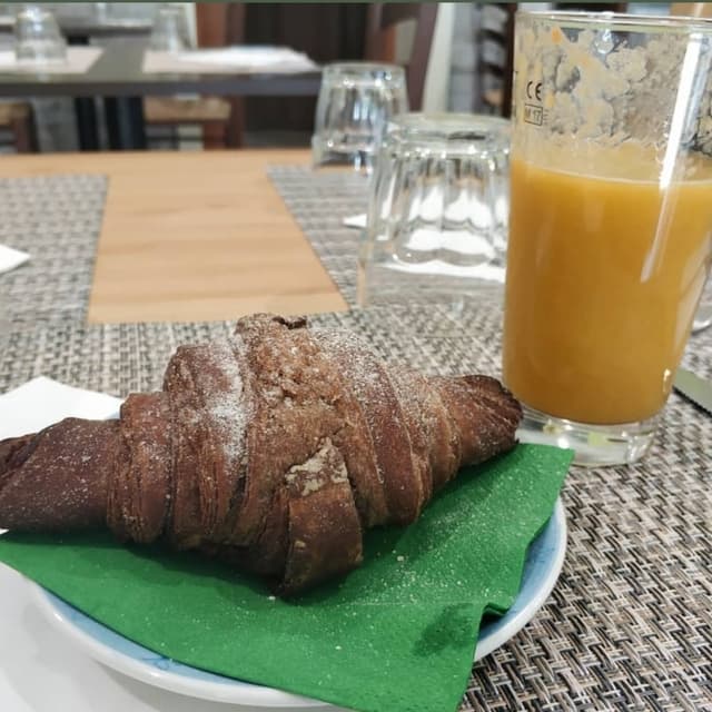 Foto del plato “Cornetto al pistacchio”