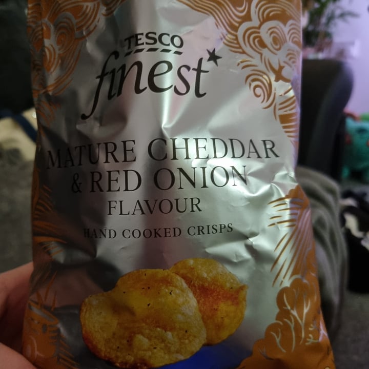 photo of Tesco Finest Mature Cheddar & Red Onion Flavour Hand Cooked Crisps shared by @laurenjadek on  24 May 2022 - review
