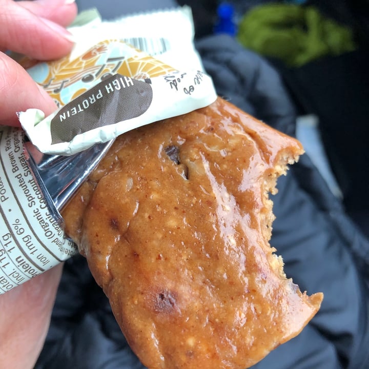 photo of GoMacro Everlasting Joy - Coconut + almond butter + chocolate chip bar shared by @yumi on  31 Jan 2021 - review