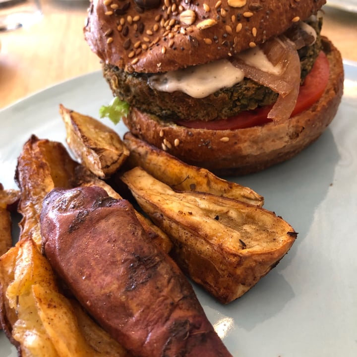 photo of Lexi's Healthy Eatery Warrior Burger shared by @ildsarria on  24 Jan 2021 - review
