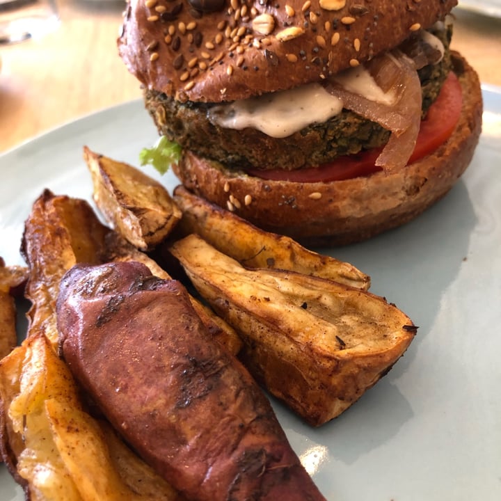 review photo of Lexi's Healthy Eatery Warrior Burger shared by @ildsarria on 24 Jan 2021 - review
