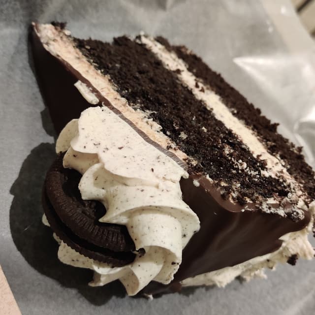 Foto do prato “Cookies and cream cake”
