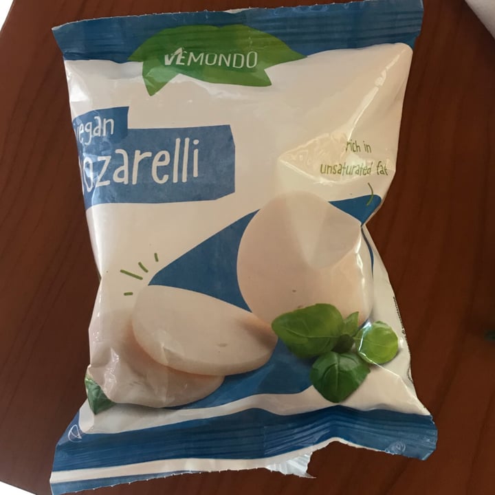photo of Vemondo  Vegan Mozzarelli shared by @aleclps on  26 Aug 2022 - review