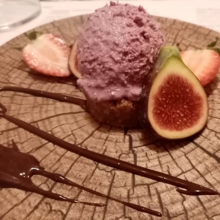 review photo of RESTAURANT BINDU Tartaleta Raw Amb Gelat De Fruits Vermells Y Salsa De Maduixes shared by @adnaloi on 13 Nov 2021 - review