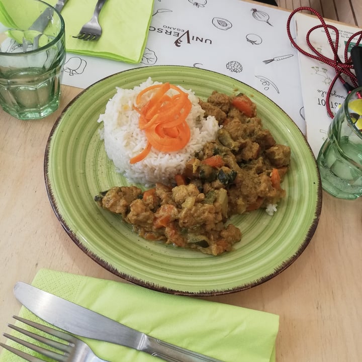 photo of Universo Vegano Riso Bianco Con Straccetti Di Soia Al Curry E Verdure  E  Riso Venere Con Chili Vegano, Fagioli Rossi E Tortillas shared by @bumblebeee on  04 Dec 2021 - review