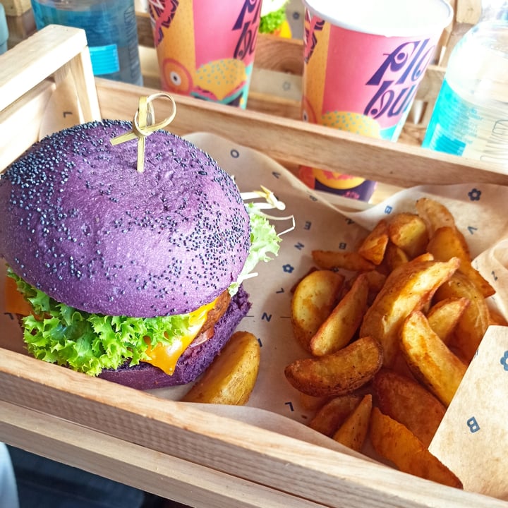 photo of Flower Burger Flower Burger shared by @alexxandra on  20 Mar 2022 - review