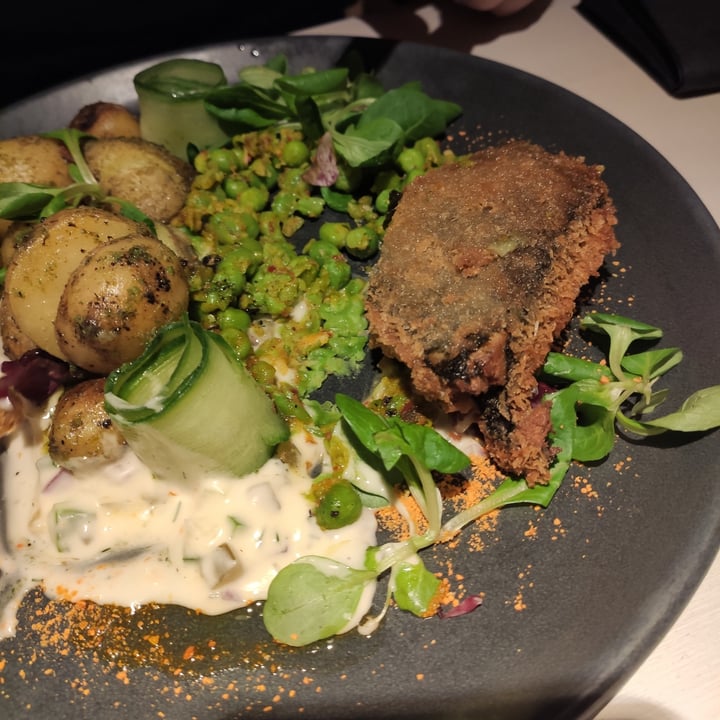 photo of Vegan Restoran V Vegan "Fish and Chips" shared by @elisaholmes on  28 Nov 2021 - review