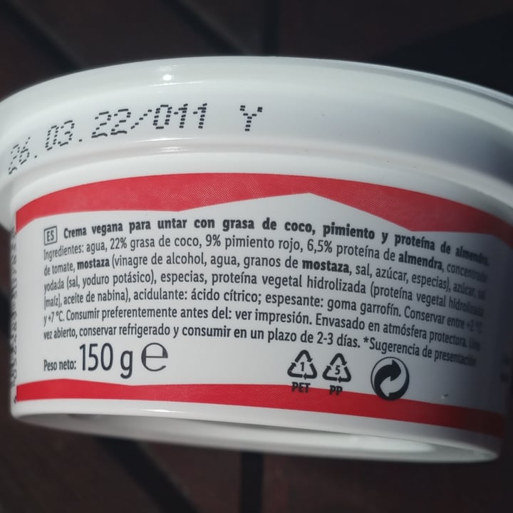 photo of Vemondo Cream Spread Red Bell Pepper shared by @titoherbito on  29 Jan 2022 - review