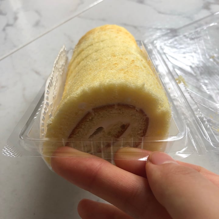 photo of M Bakery Vanilla Swiss Roll shared by @consciouscookieee on  05 Dec 2020 - review