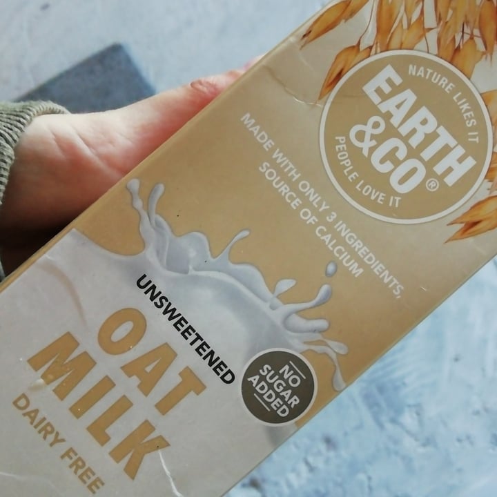 photo of Earth & Co Unsweetened Oat Milk shared by @carolize on  08 Sep 2020 - review