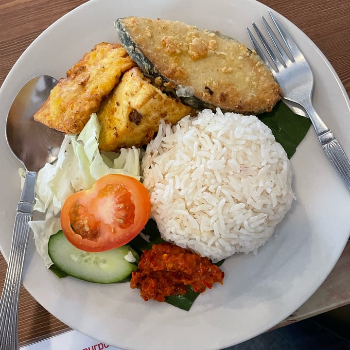 review photo of Piore Ikan Penyet shared by @kimjongquiche on 19 Mar 2022 - review