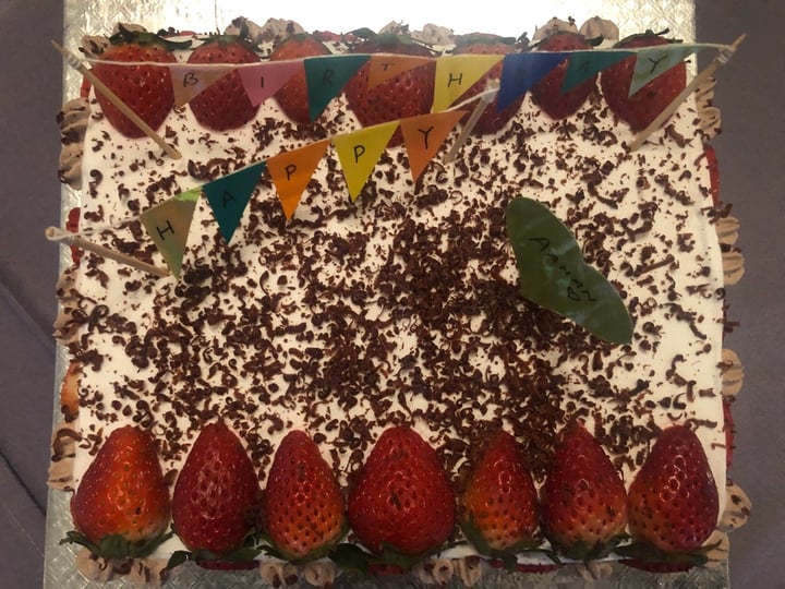 photo of Sara Bakes Vegan Vegan Birthday Cake shared by @kajolsethia on  08 Feb 2020 - review