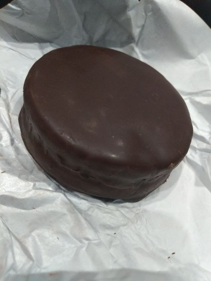 photo of Green & Veggie Alfajor Vegano relleno de Mani shared by @evelyneich on  10 Oct 2019 - review
