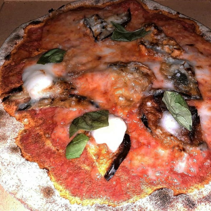 photo of You Pizza forno a legna Pizza "Parmigiana" Vegana shared by @sabrinamirizio on  08 Aug 2021 - review