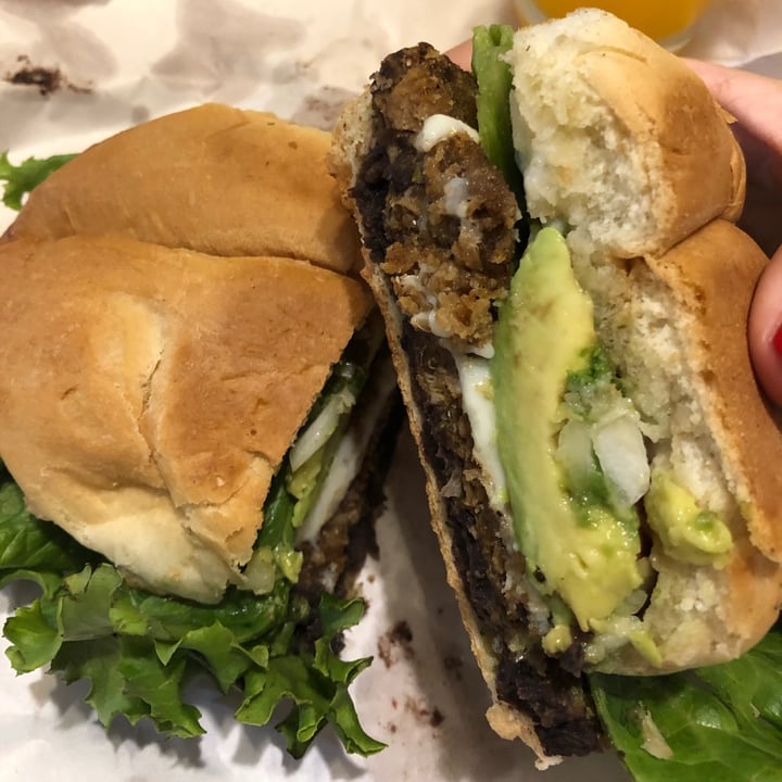review photo of La Revolucion Vegana Torta de Milanesa shared by @danielaasac on 14 Dec 2020 - review