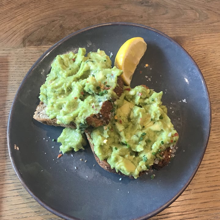 photo of The Lighterman Crushed Avocado On Granery Toast shared by @finlaypitt21 on  06 Oct 2019 - review