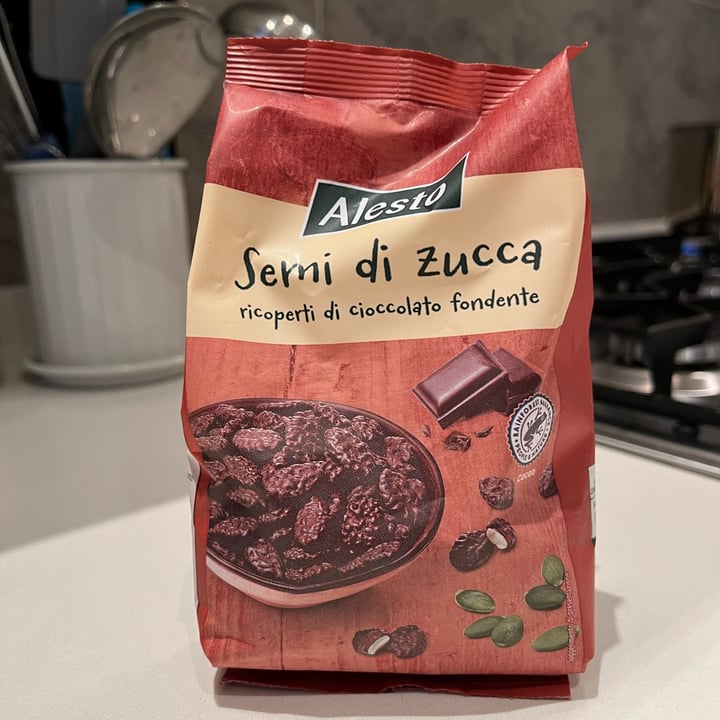 photo of Alesto semi di zucca ricoperti cioccolato fondente shared by @isarab on  18 Nov 2022 - review