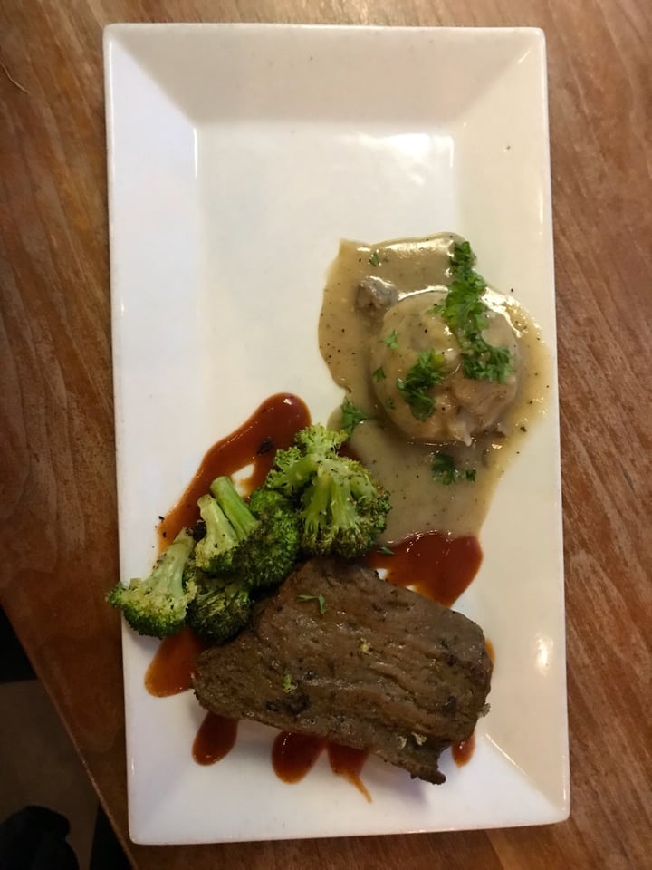 review photo of Graze Nashville Seitan steak & potatoes shared by @jasmineee on 22 Oct 2018 - review