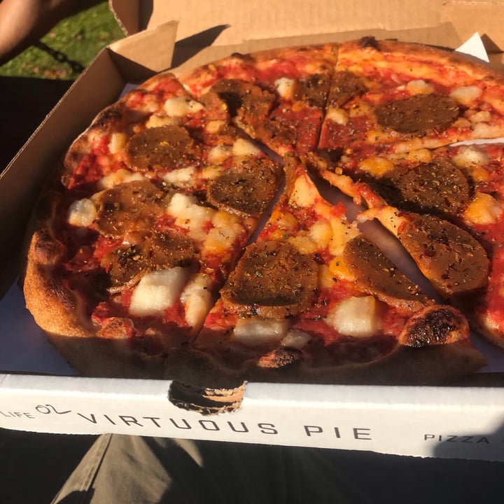 photo of Virtuous Pie Pepperoni Pizza shared by @veganvanman on  06 Dec 2020 - review